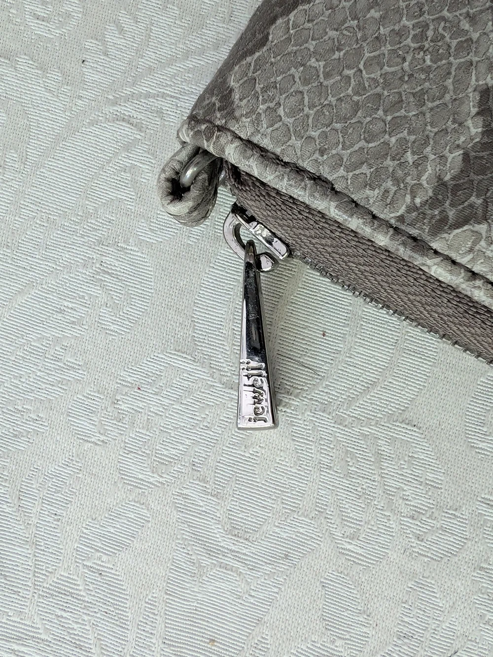 Jewell by Thirty-One Gray Women's Zip-Around Wallet Snake Animal Print Zipper